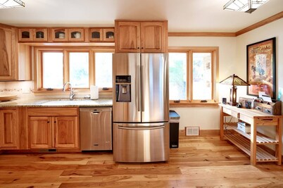 This house is a 3 bedroom(s), 2 bathrooms, located in Sheridan, WY.