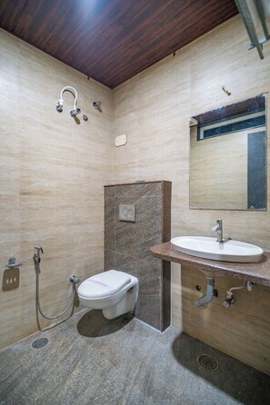 Kahden hengen deluxe-huone (kaksi sänkyä) | Kylpyhuone