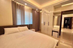 3 slaapkamers, een strijkplank/strijkijzer, wifi, beddengoed