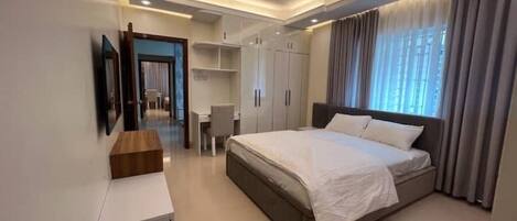 3 habitaciones, tabla de planchar con plancha, wifi y ropa de cama