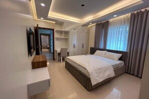 3 slaapkamers, een strijkplank/strijkijzer, wifi, beddengoed