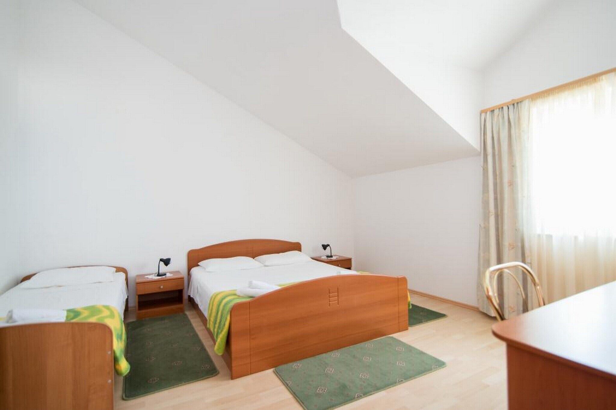 1 slaapkamer, een strijkplank/strijkijzer, reisbedje, gratis wifi