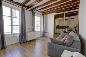 Smart TV - Cozy Studio in the Heart of Le Marais | Arts & Culture Nearby (Paris)