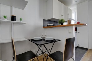 Dining - Cozy Studio in the Heart of Le Marais | Arts & Culture Nearby (Paris)