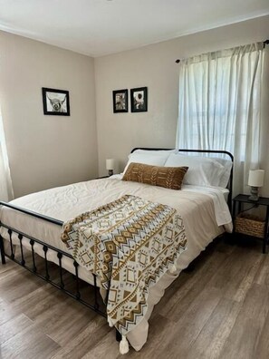 2 bedrooms, iron/ironing board, free WiFi, bed sheets