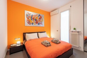 1 slaapkamer, een kluis op de kamer, een strijkplank/strijkijzer