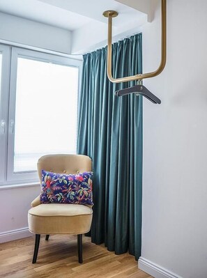 Basic Single Room, Non Smoking | Living area