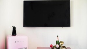 Habitación triple Confort | Zona de estar