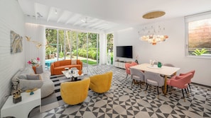 Télévision à écran plat