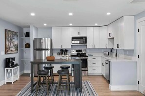 Private kitchen - 541 SeaClusion Cottage| Pool&Spa | 5 Blox to Beach (Naples)