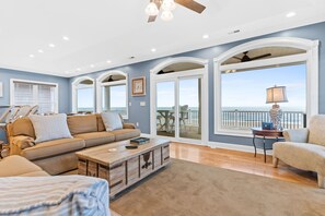 TV, books, offices - OIB Chillin- Ocean Isle Beach (Ocean Isle Beach)