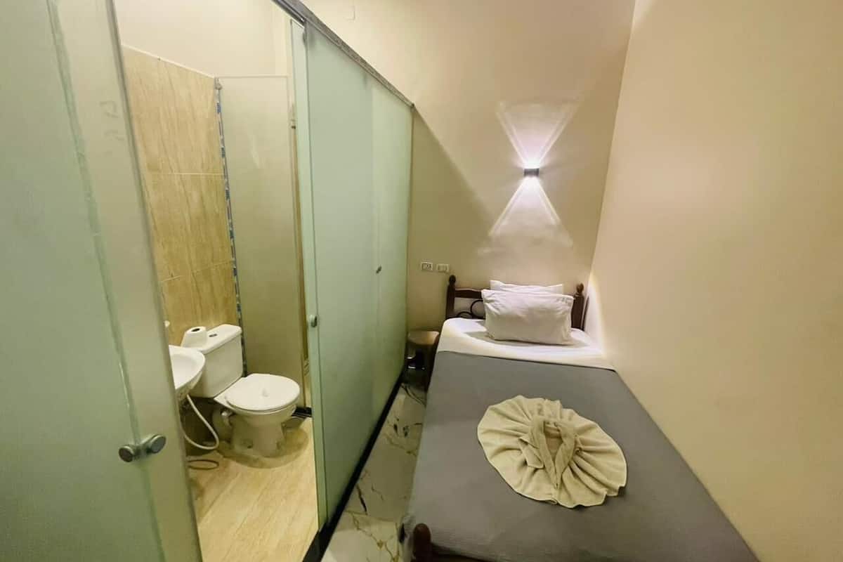 Quarto solteiro luxo | Quartos à prova de som, Wi-Fi de cortesia