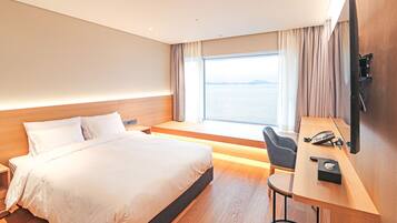 Standard Double Window Seat Oceanview | 1 bedroom, down comforters, in-room safe, desk