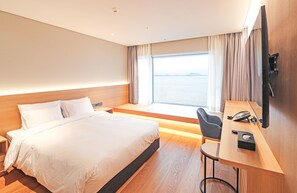 Standard Double Window Seat Oceanview | 1 bedroom, down comforters, in-room safe, desk - HAENAM 126 HOTEL (Haenam)