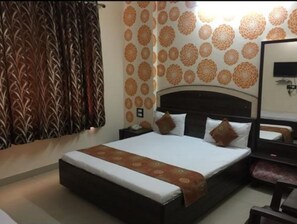 Deluxe Double Room, City View | Free WiFi, bed sheets