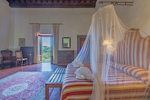 14 bedrooms, iron/ironing board, WiFi, bed sheets
