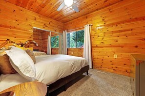 3 bedrooms, desk, iron/ironing board, travel cot - Charming 3BR with Hot Tub, Balcony & Wood Stove (Guerneville)