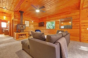 TV, fireplace, books, offices - Charming 3BR with Hot Tub, Balcony & Wood Stove (Guerneville)