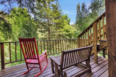 Cozy Riverfront Cabin - Beach Access & Wood Stove