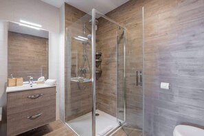 Douche, sèche-cheveux