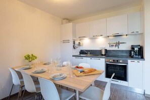 Réfrigérateur, micro-ondes, four, lave-vaisselle