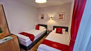 Bureau, espace de travail pour ordinateur portable, Wi-Fi gratuit