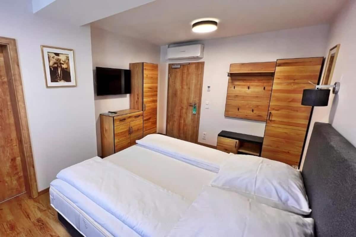 Comfort Double Room | 1 bedroom, desk, laptop workspace, free WiFi