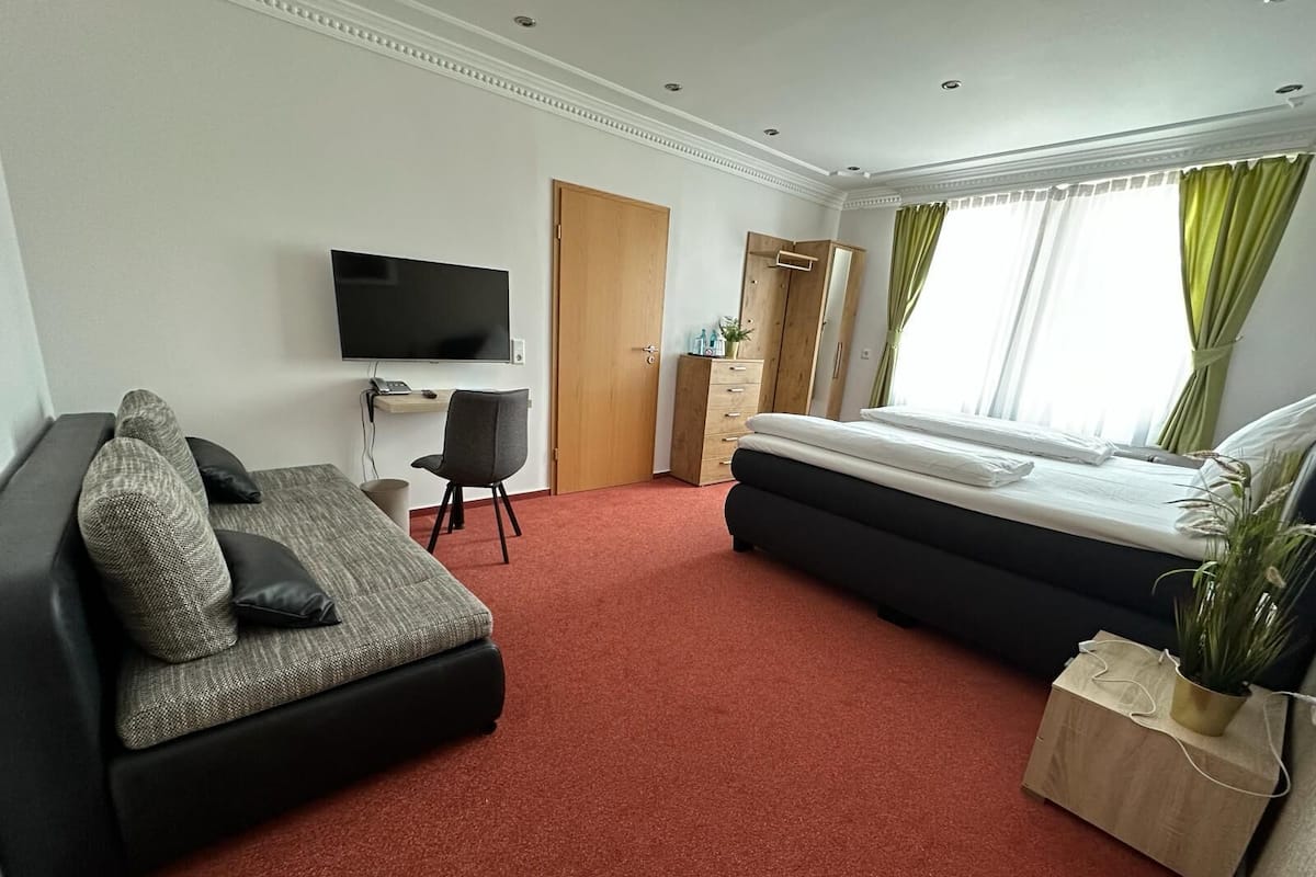 Classic Triple Room | 1 bedroom, desk, laptop workspace, free WiFi