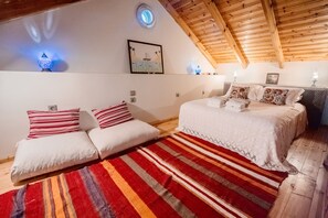 4 bedrooms, desk, iron/ironing board, bed sheets