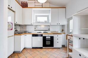 Apartment, 2 Bedrooms, Non Smoking, City View | Private kitchen | Stovetop, dishwasher, coffee/tea maker, cookware/dishes/utensils