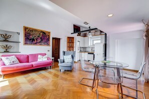 Apartment, 2 Bedrooms, Non Smoking, City View | Living area | Flat-screen TV
