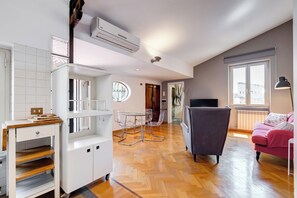 公寓, 2 間臥室, 非吸煙房, 城市景觀 | 起居區 | 平面電視