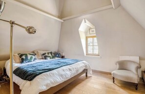 3 makuuhuonetta, vauvan matkasänky, Wi-Fi, vuodevaatteet