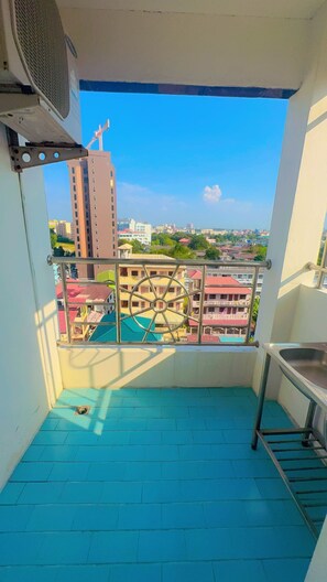 Deluxe-Doppelzimmer, Balkon, Stadtblick | Terrasse/Patio