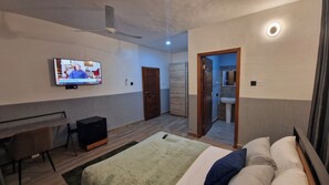 2 habitaciones, tabla de planchar con plancha, wifi y ropa de cama 