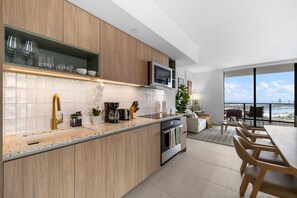 Fridge, microwave, oven, stovetop - FIFA Fan Fest ·  Nearby Stylish 3BR · Pool Deck (Miami)