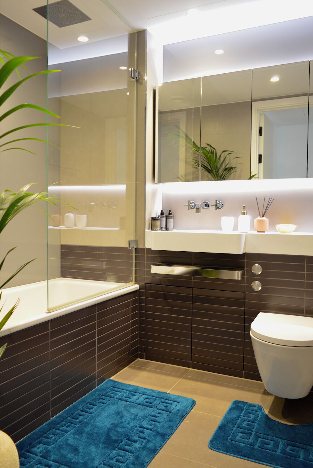 Luxury Apartment, 2 Bedrooms, Balcony | Bathroom | Hair dryer, towels, soap, shampoo