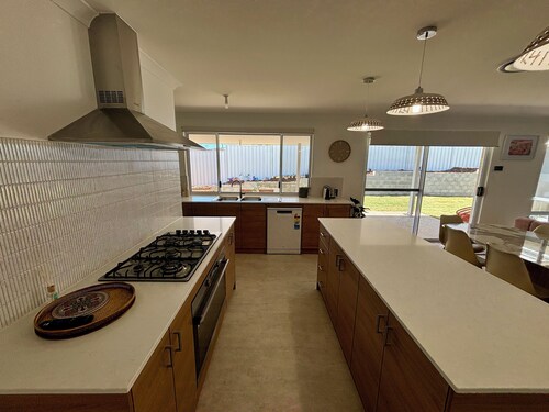 Abrohlos Beach House - No Cleaning Fee