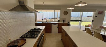 Abrohlos Beach House - No Cleaning Fee