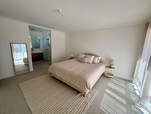 5 chambres, fer et planche à repasser, lit parapluie, Wi-Fi