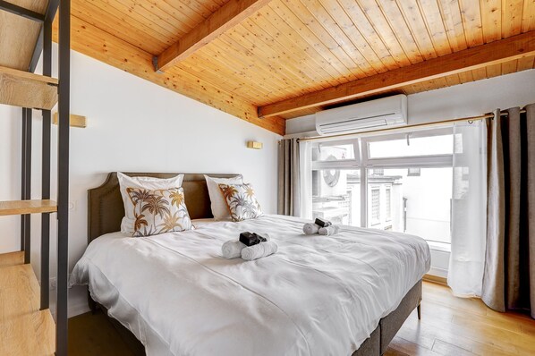 3 bedrooms, desk, iron/ironing board, WiFi