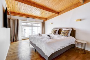 2 habitaciones, escritorio, tabla de planchar con plancha y wifi 