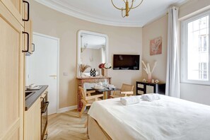 Iron/ironing board, travel cot, WiFi, bed sheets