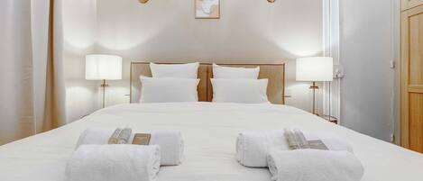 Fer et planche à repasser, lit parapluie, Wi-Fi, draps fournis