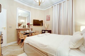 Iron/ironing board, travel cot, WiFi, bed sheets