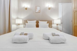 Iron/ironing board, travel cot, WiFi, bed sheets