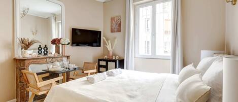 Bügeleisen/Bügelbrett, Reisekinderbett, WLAN, Bettwäsche