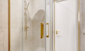 Shower, hair dryer, towels - Studio élégant et climatisé au cœur du Marais (Paris)