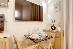 Dining - Studio élégant et climatisé au cœur du Marais (Paris)