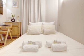 Travel cot, WiFi, bed sheets